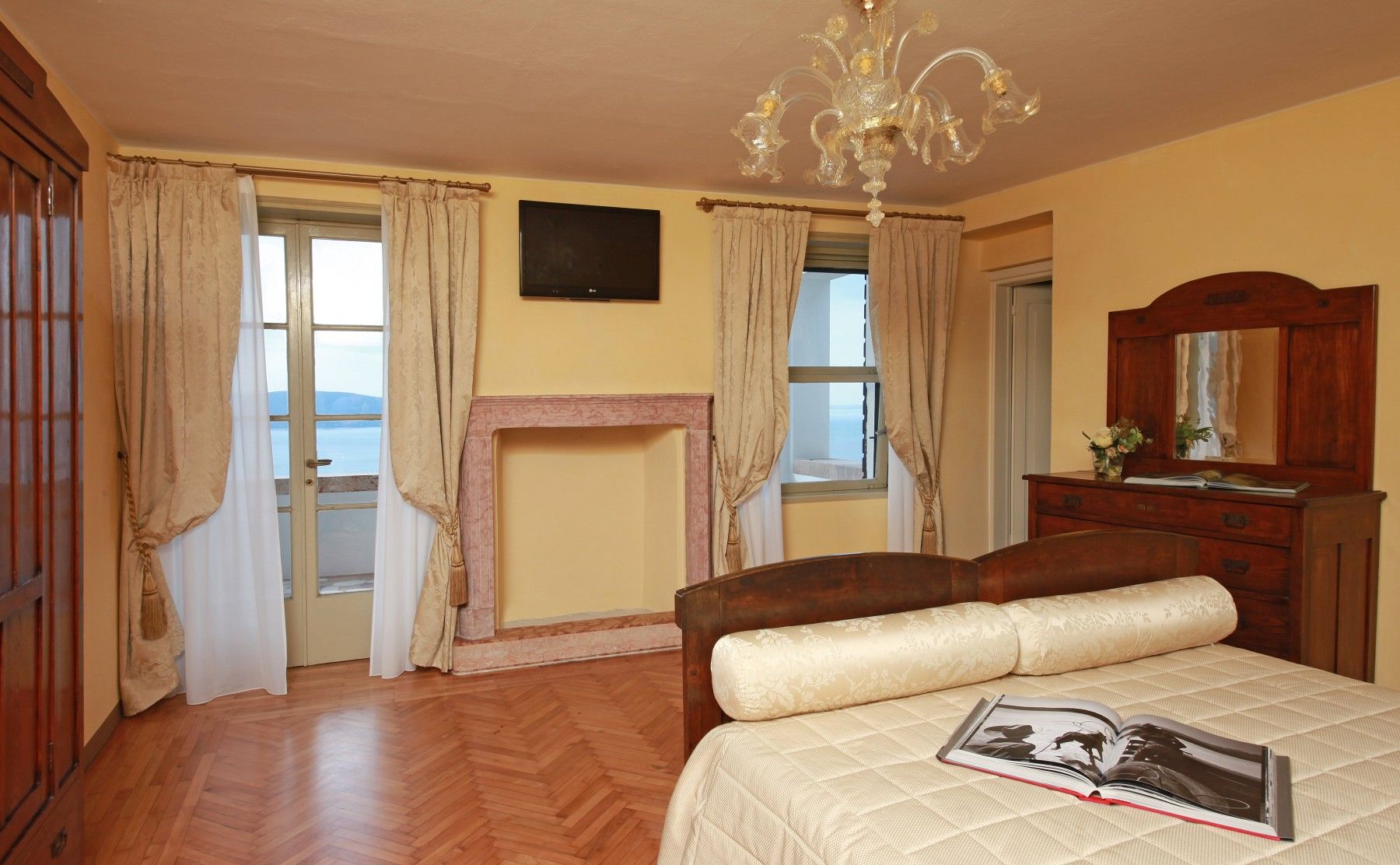 Vista Lago villa photo.