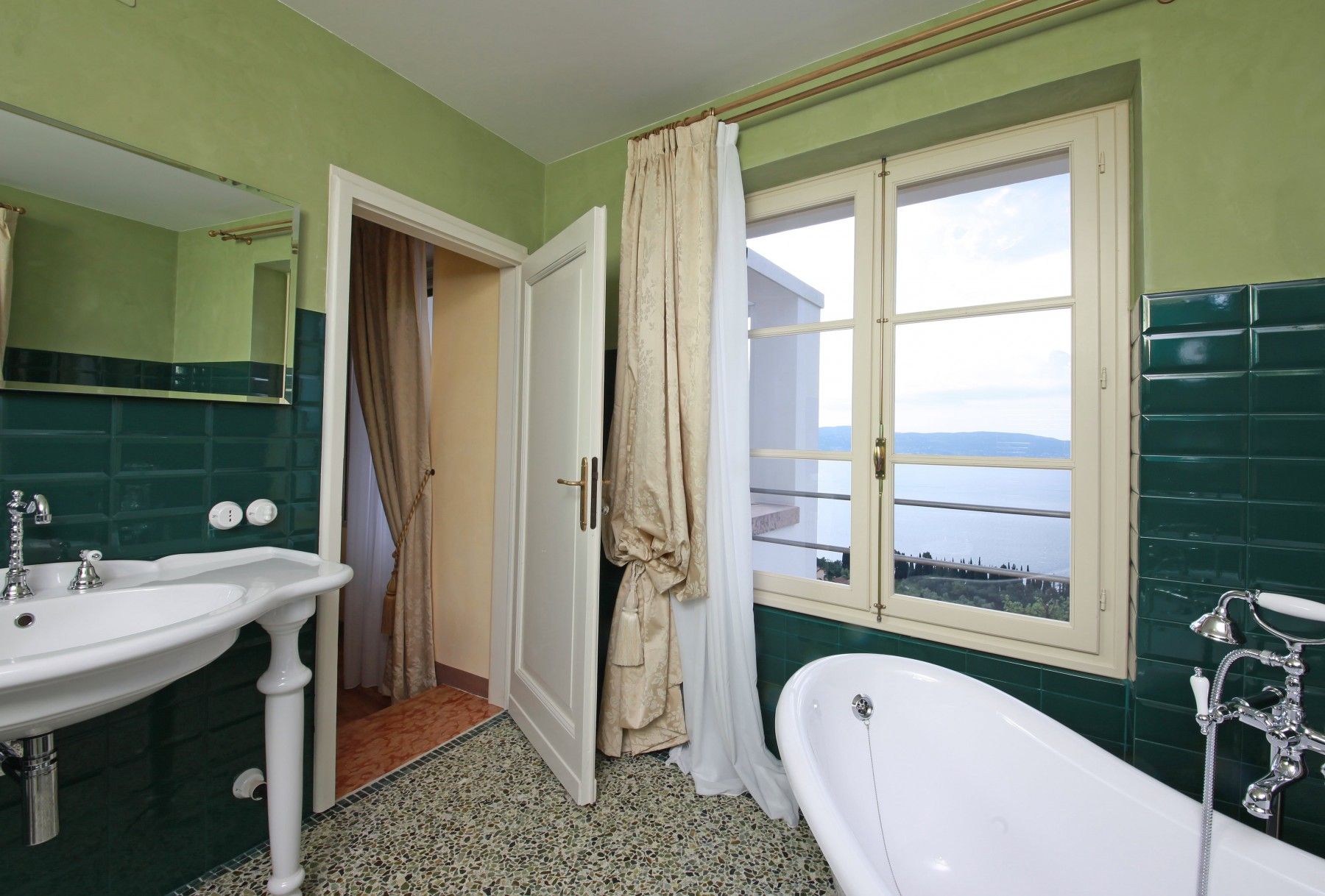 Vista Lago villa photo.