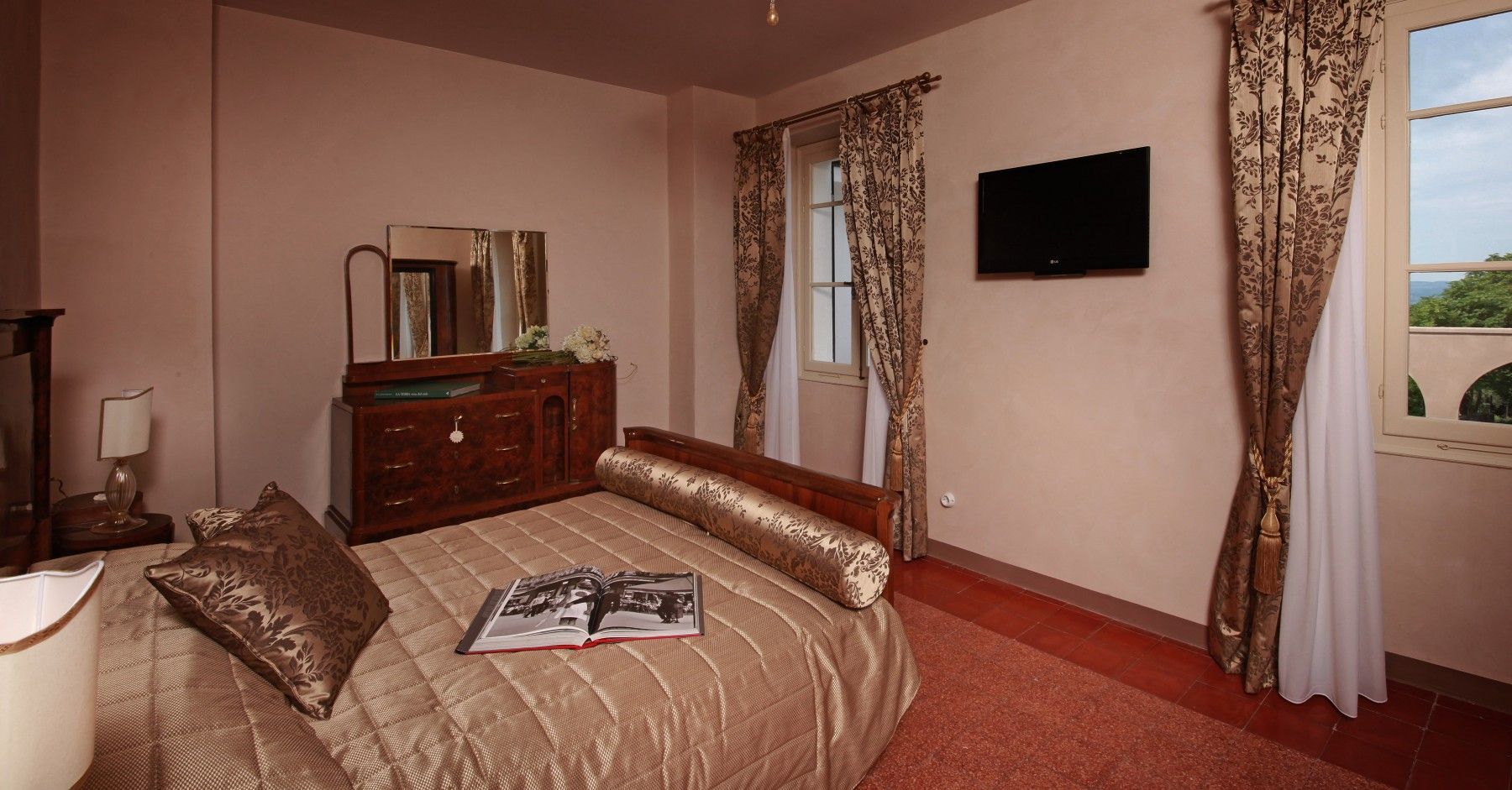 Vista Lago villa photo.