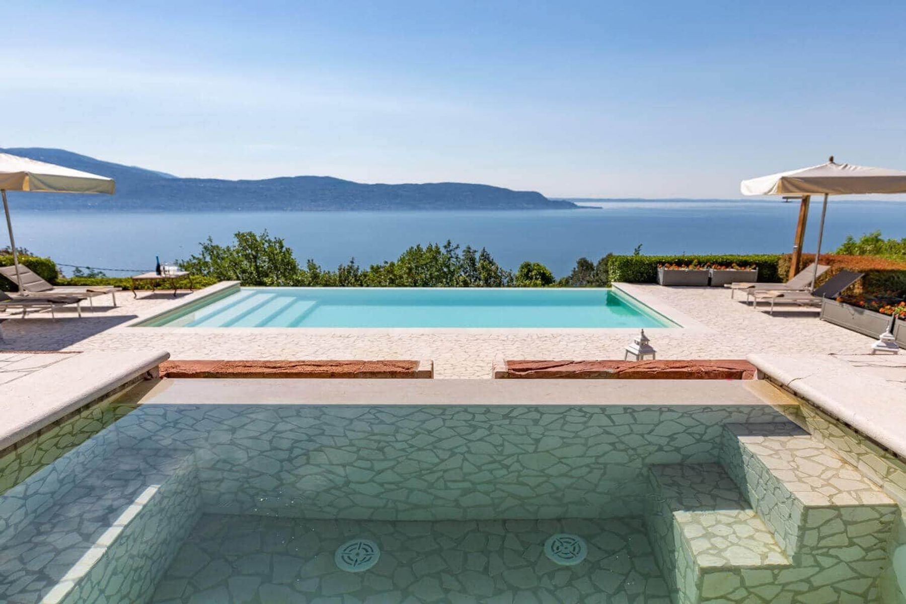 Vista Lago villa photo.