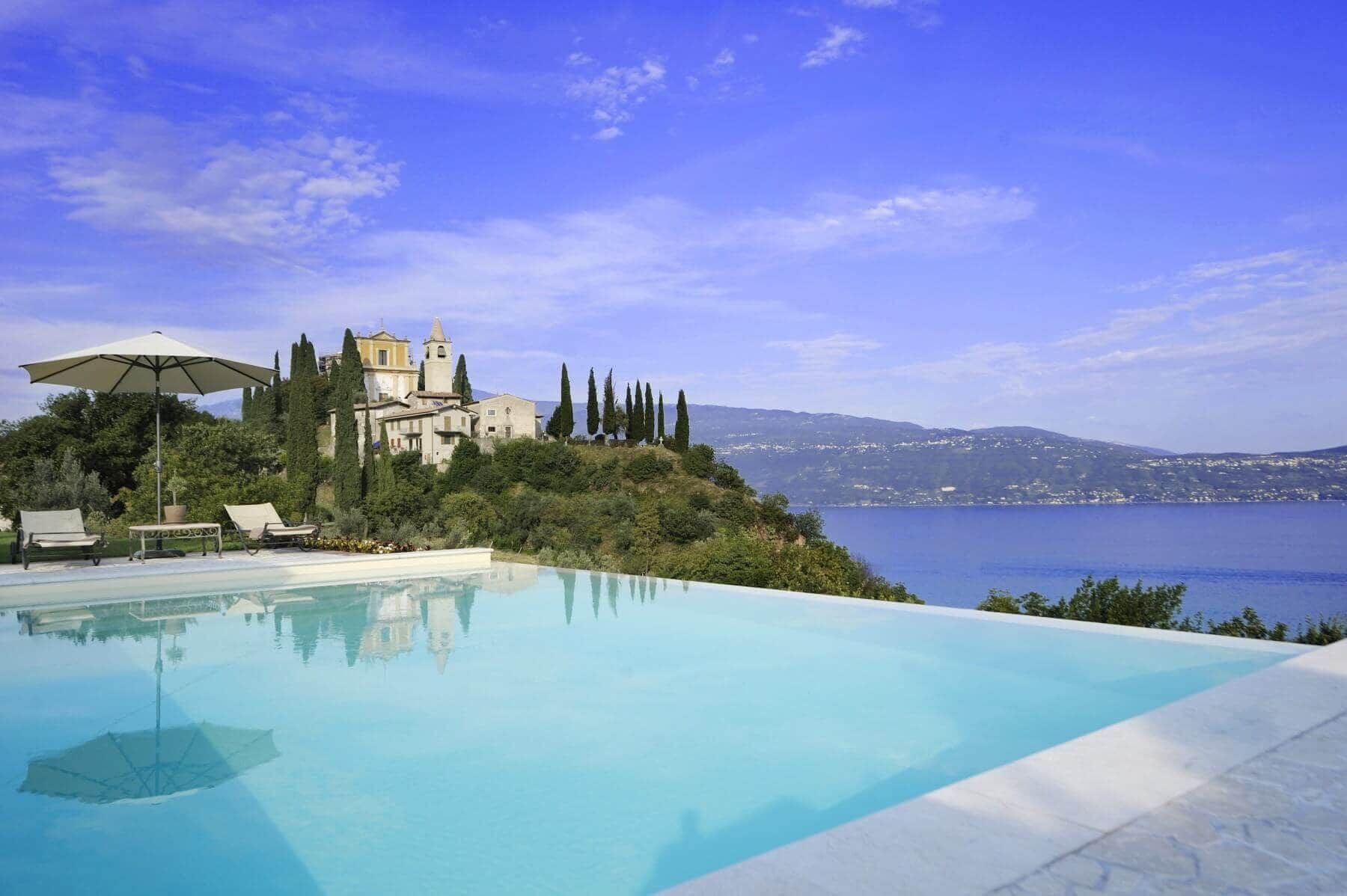 Vista Lago villa photo.