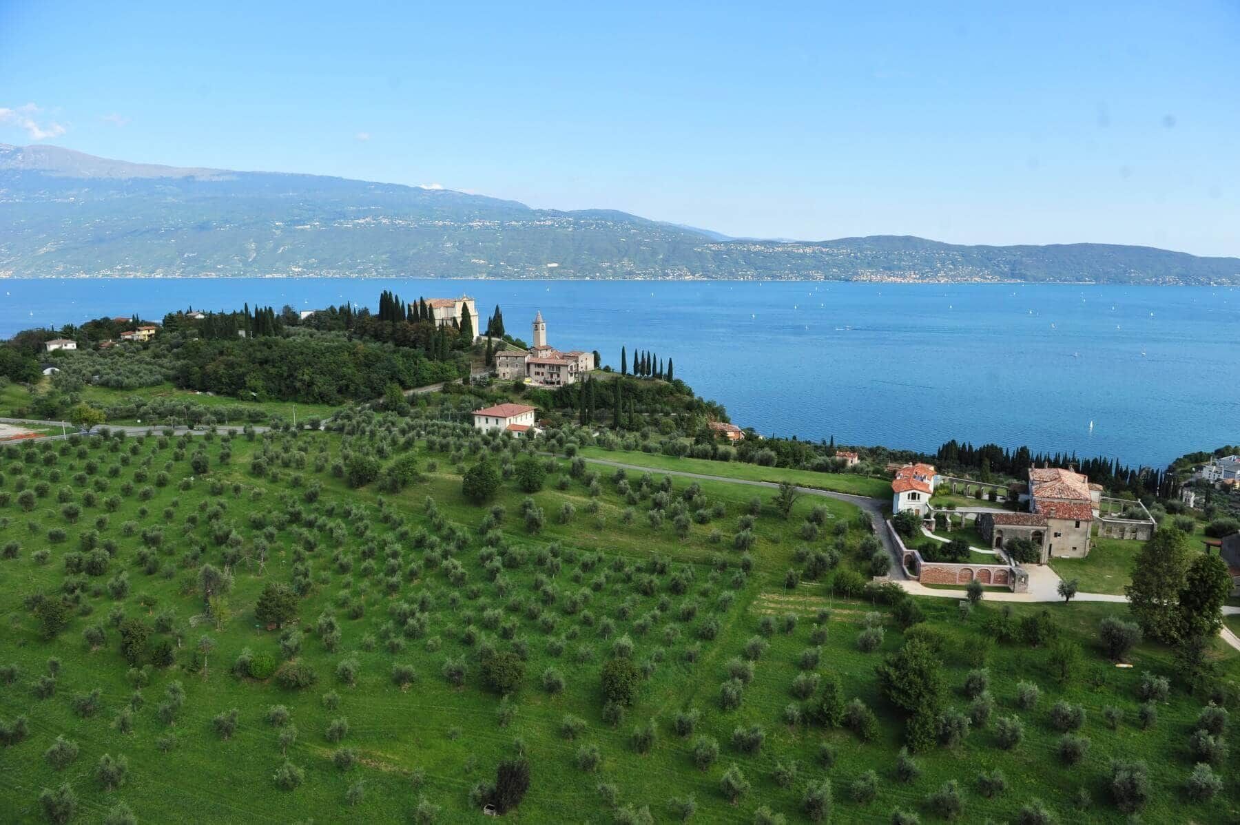 Vista Lago villa photo.