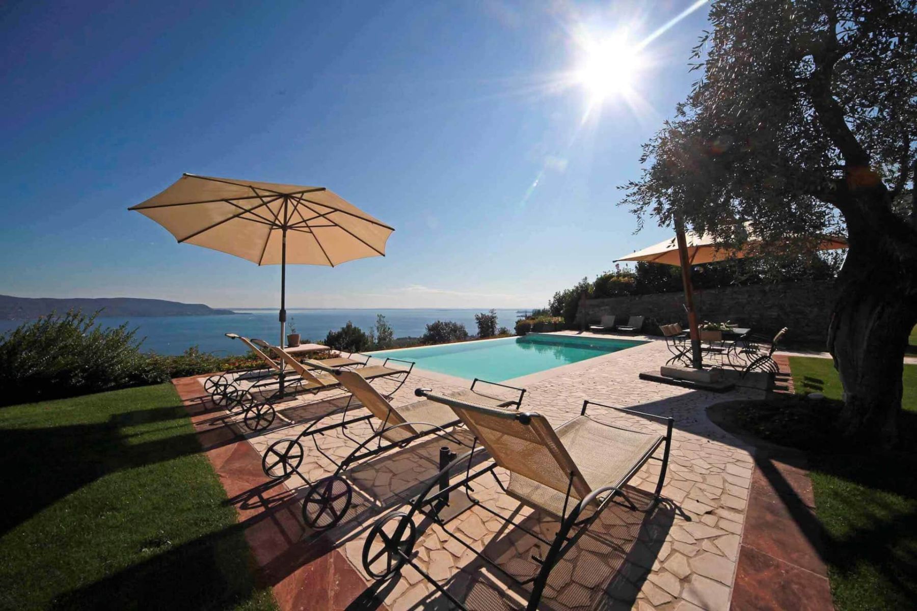 Vista Lago villa photo.