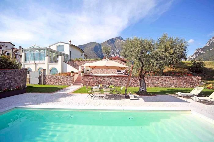 Vista Lago villa photo.