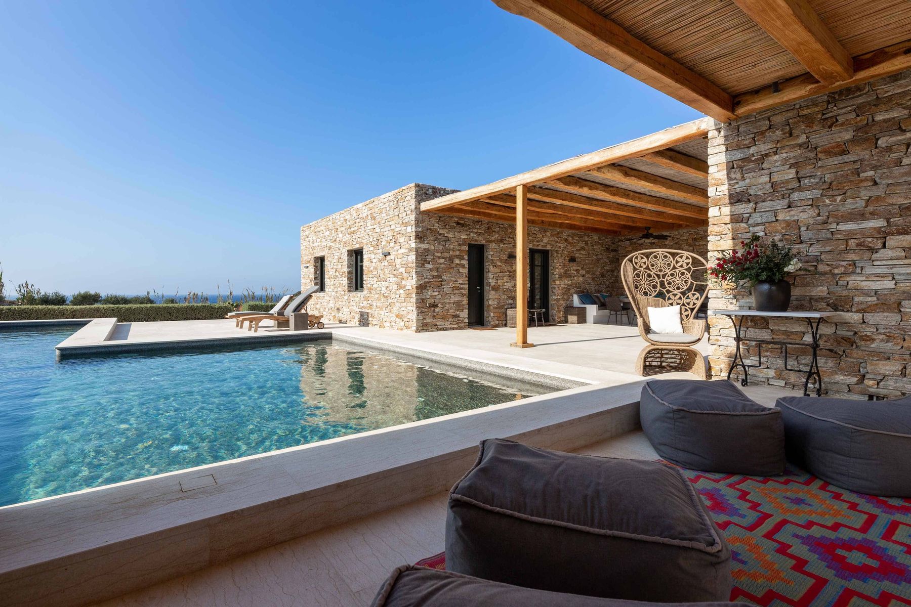 Outdoor lounge area - poolside