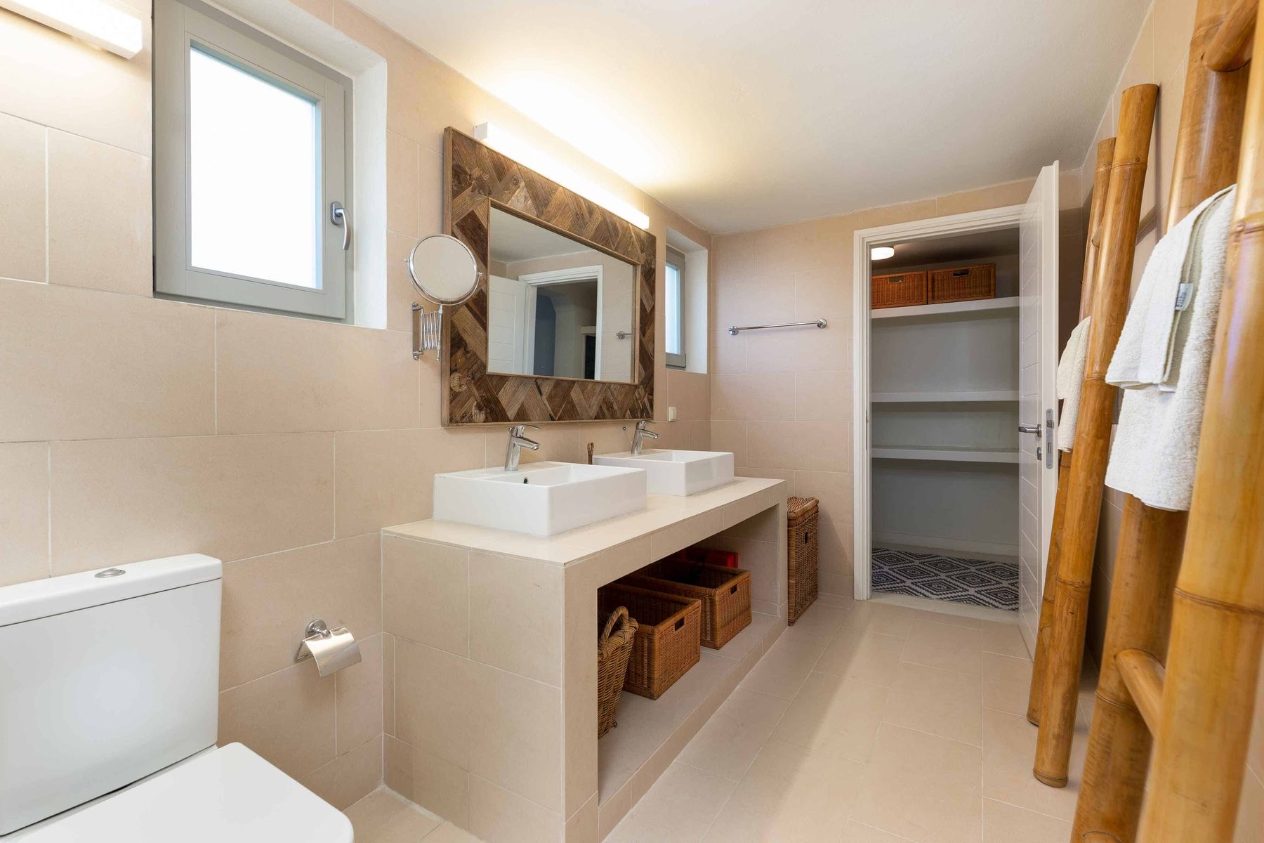 Shower room with double basins