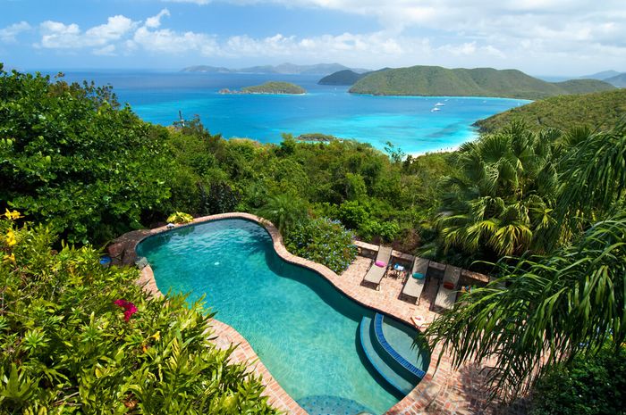 Hakuna Matata is located in the Catherineberg Estate overlooking Cinnamon Bay