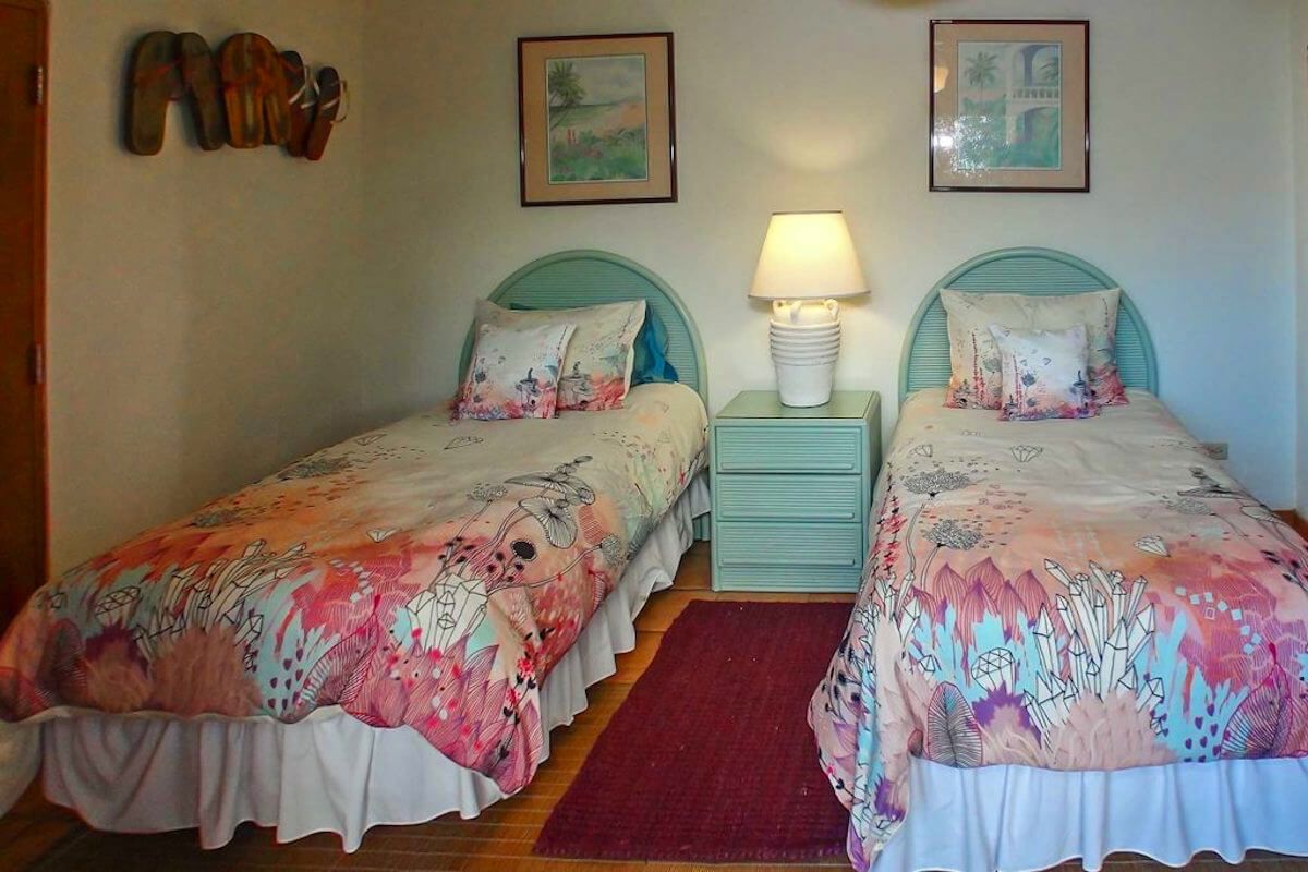 Bedroom with two twins