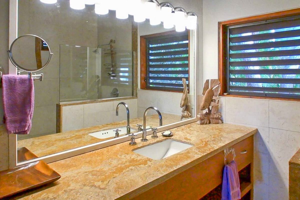 En suit bathroom