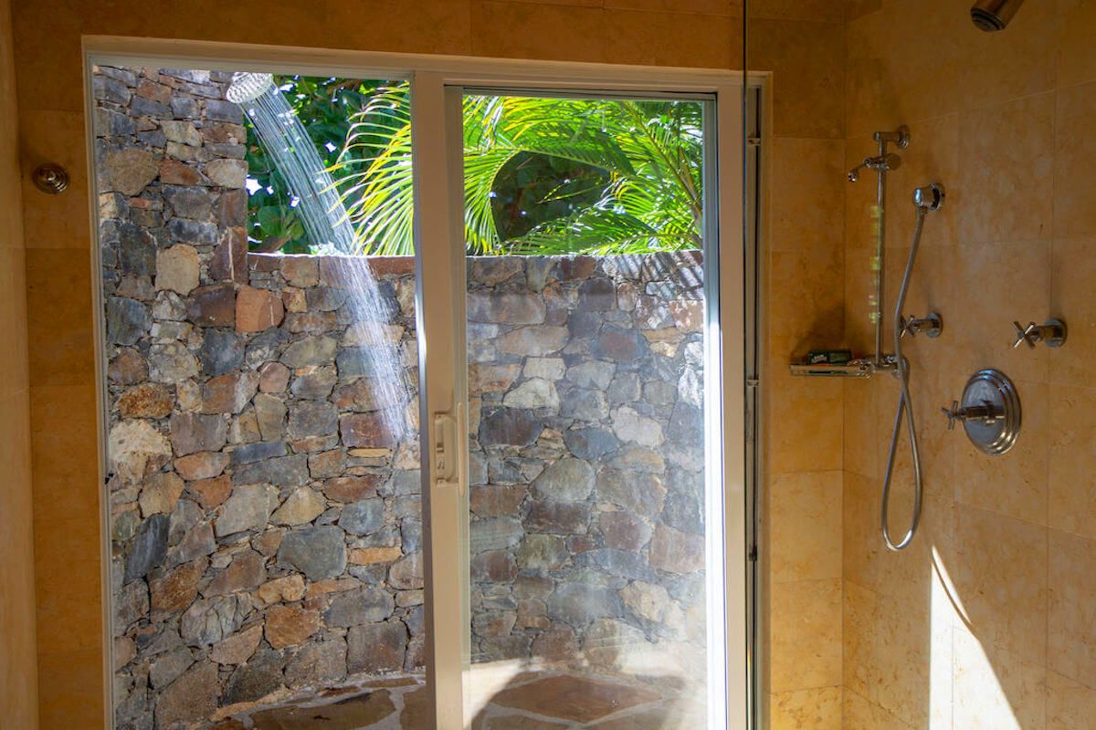 En suite shower