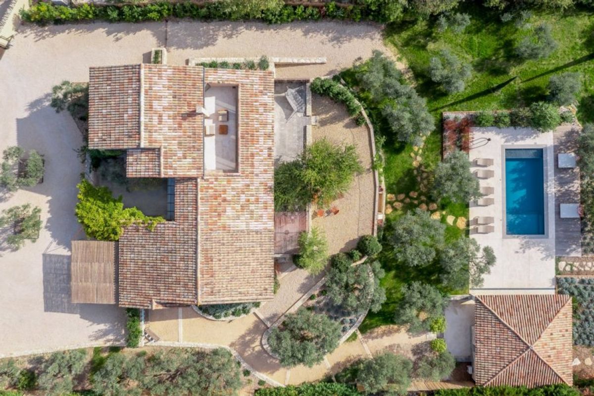 Mas la Mirande villa photo.
