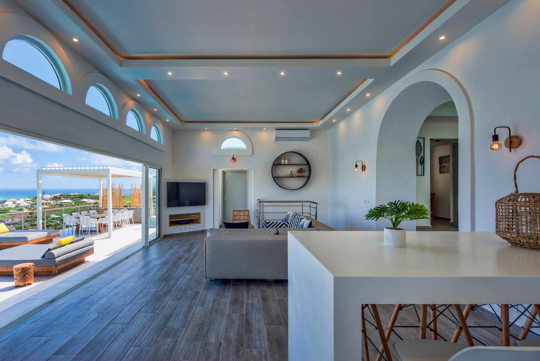 Turquoze villa photo.
