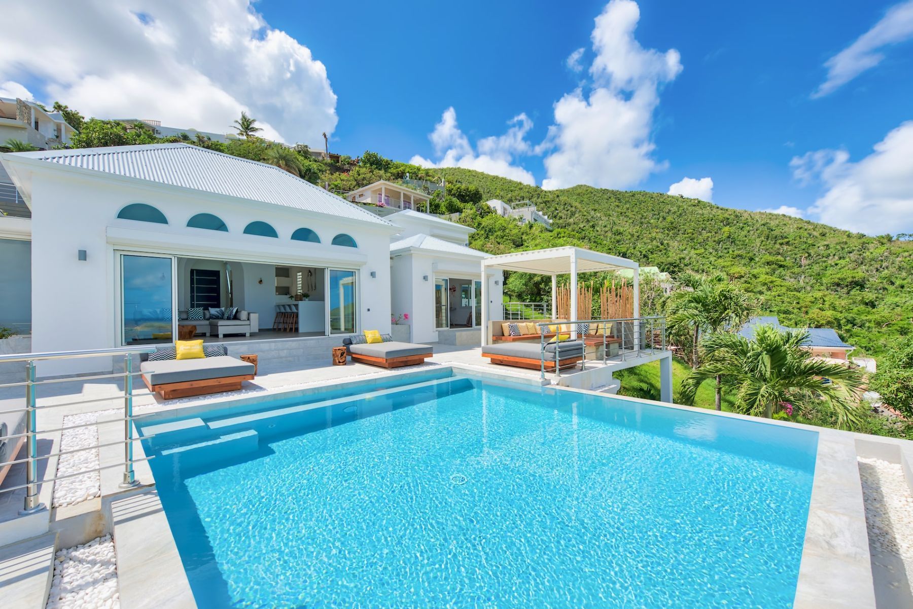 Turquoze villa photo.