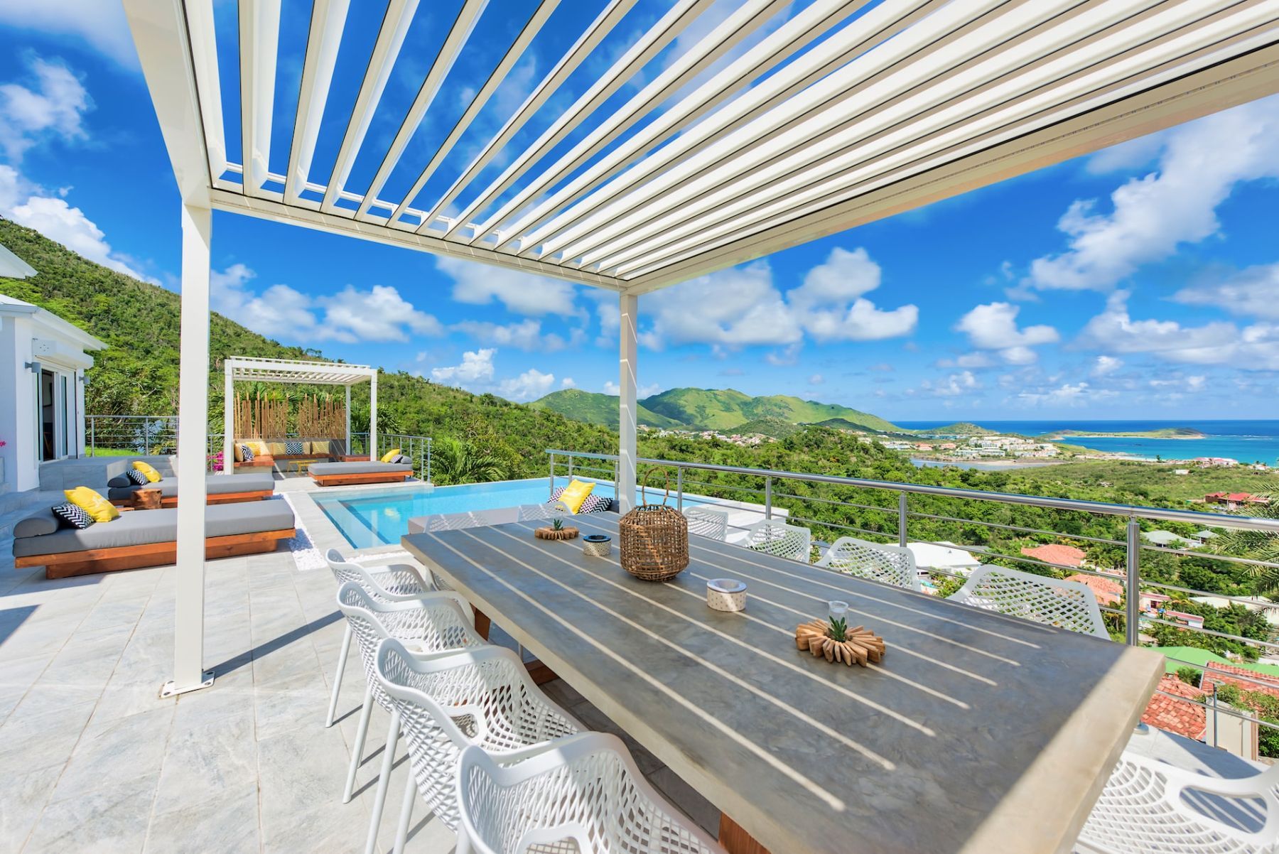 Turquoze villa photo.