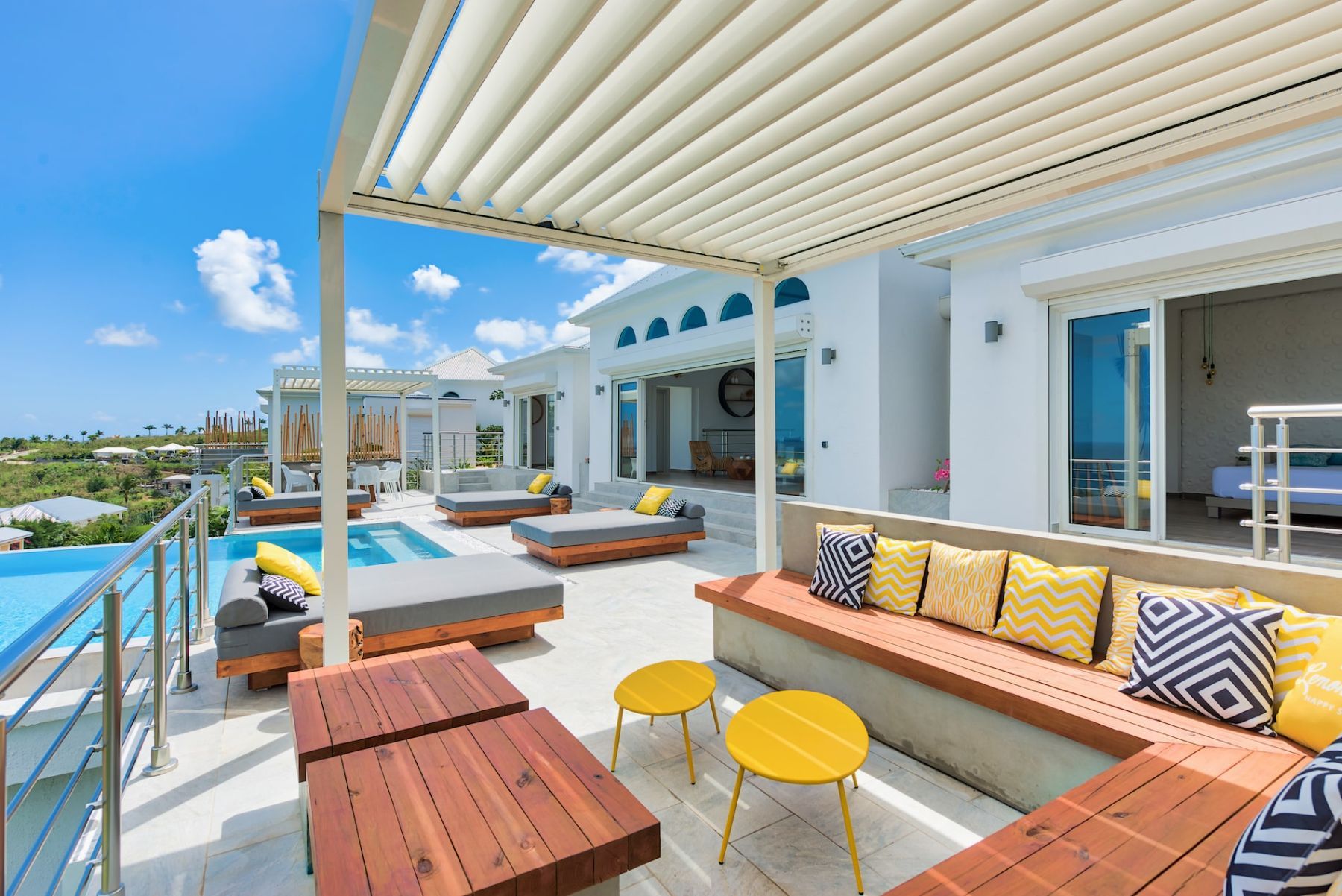 Turquoze villa photo.