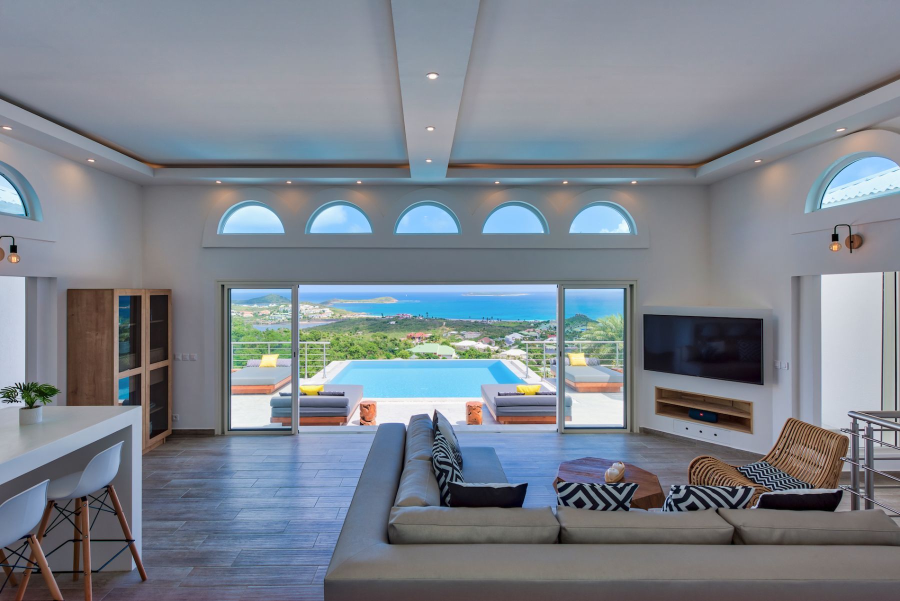 Turquoze villa photo.