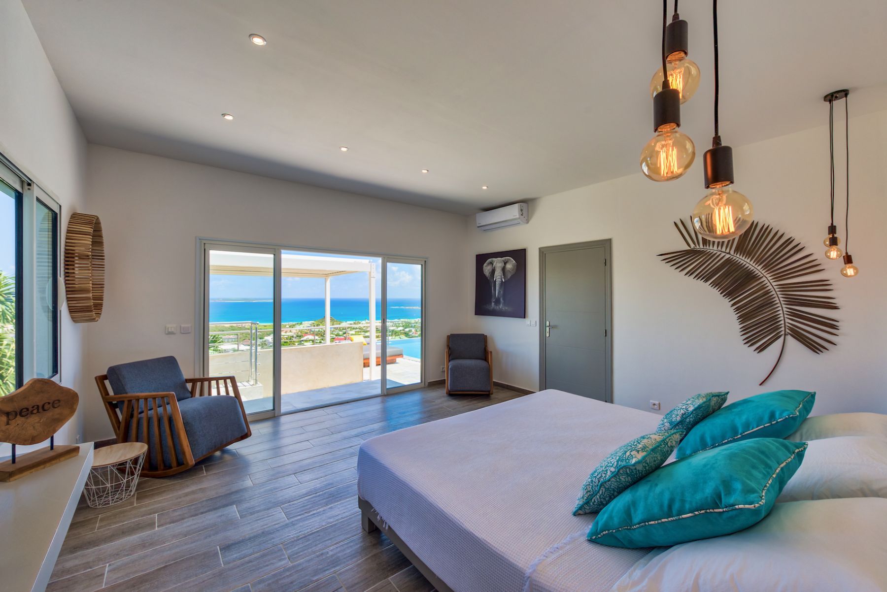 Turquoze villa photo.