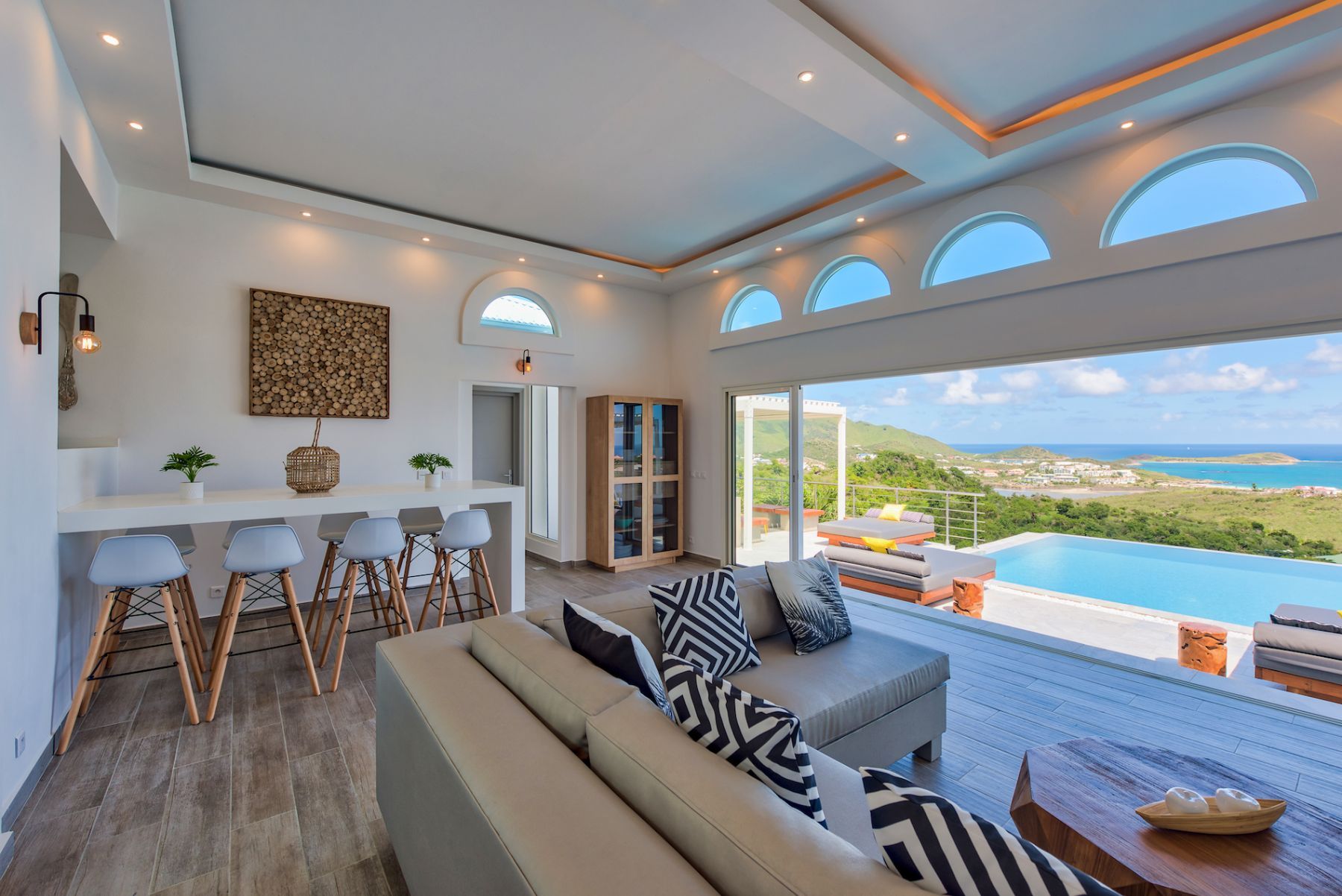 Turquoze villa photo.