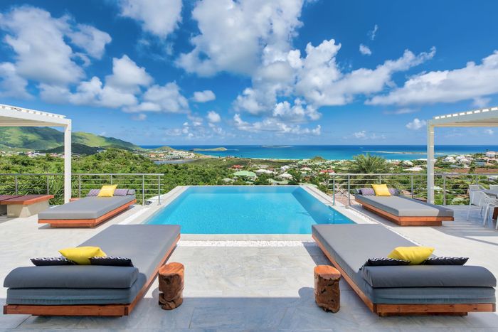 Turquoze villa photo.