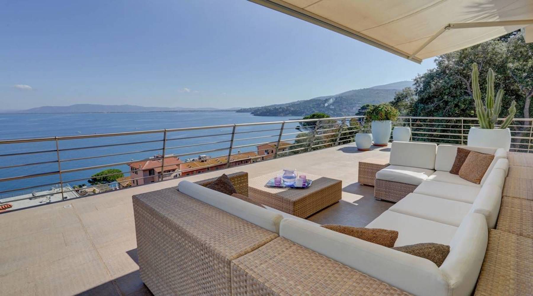 Comfy outdoor sofas