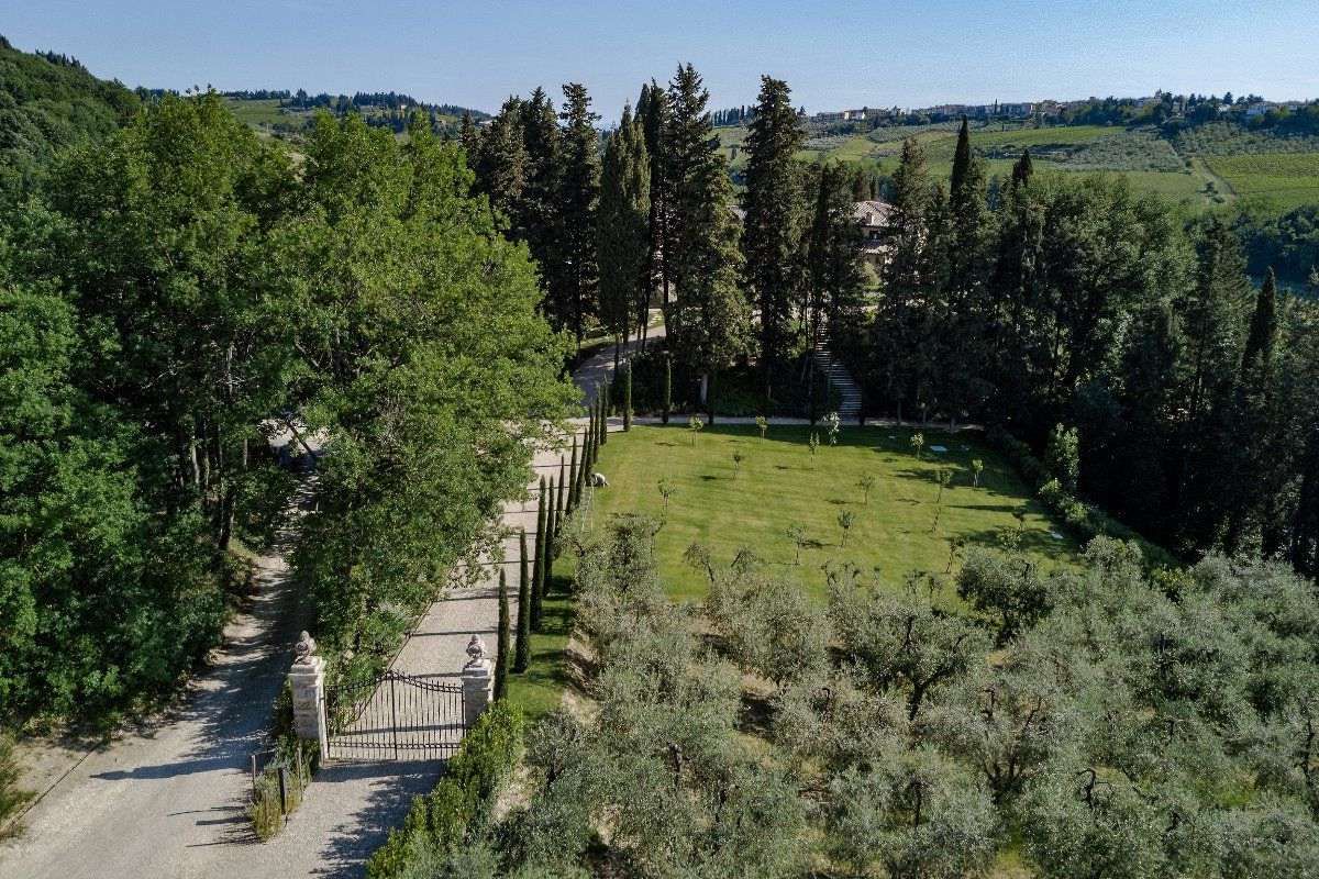 Torre Ugolino villa photo.