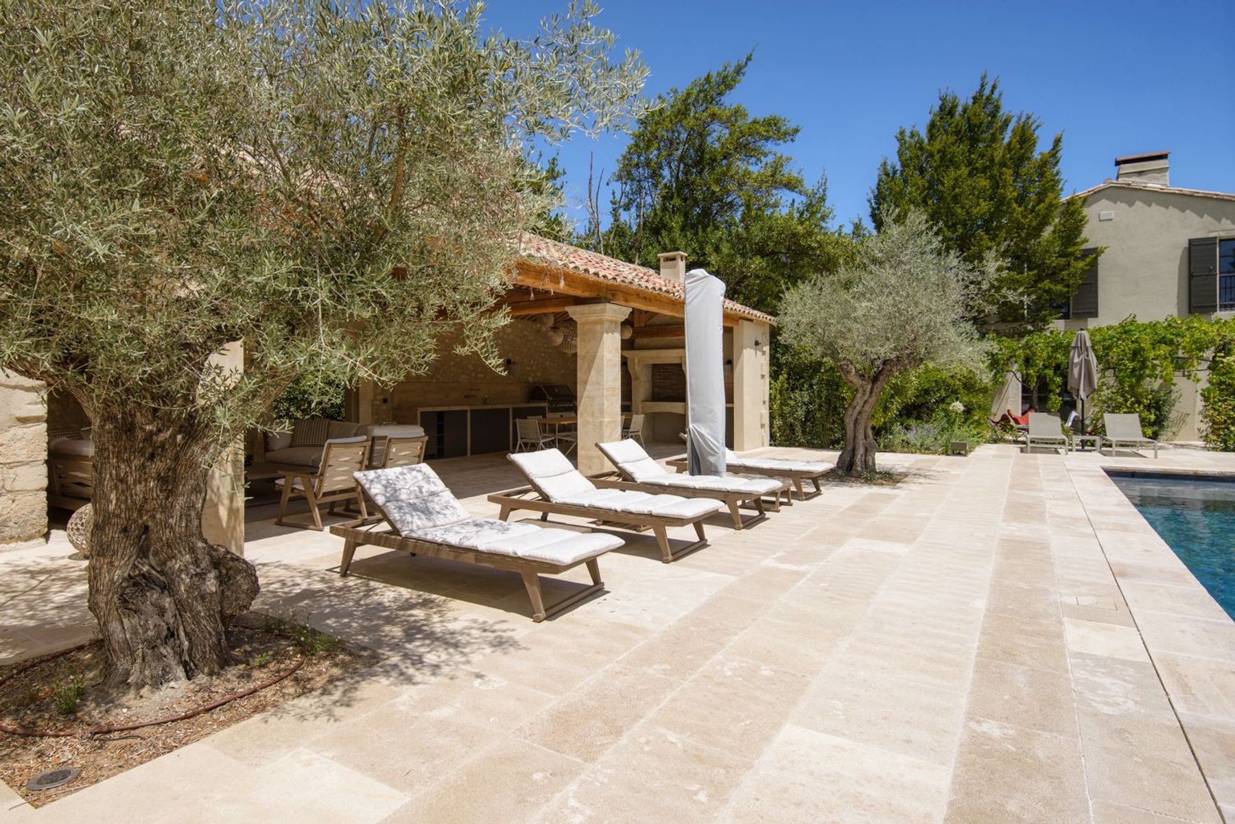 Mas de l'Etoile villa photo.