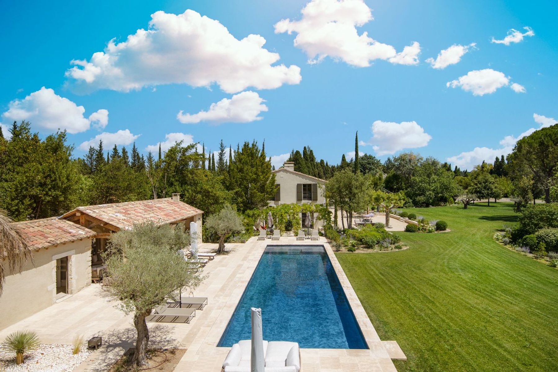Mas de l'Etoile villa photo.