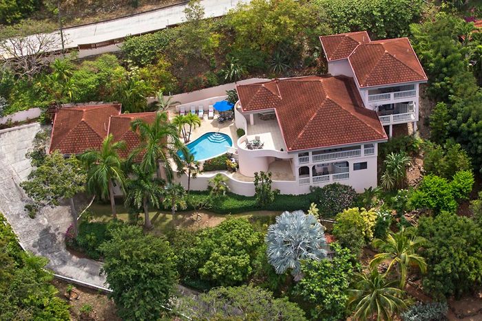 Adagio Villa is located just above Mahoe Bay