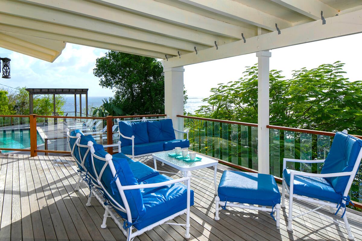 Balcony patio seating area