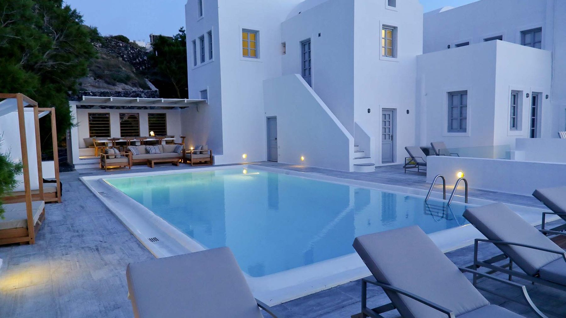 Regal villa photo.