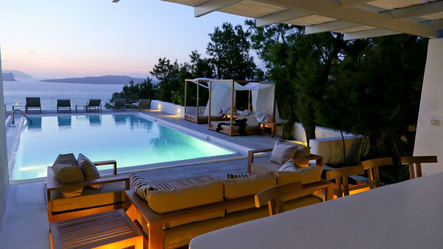 Regal villa photo.