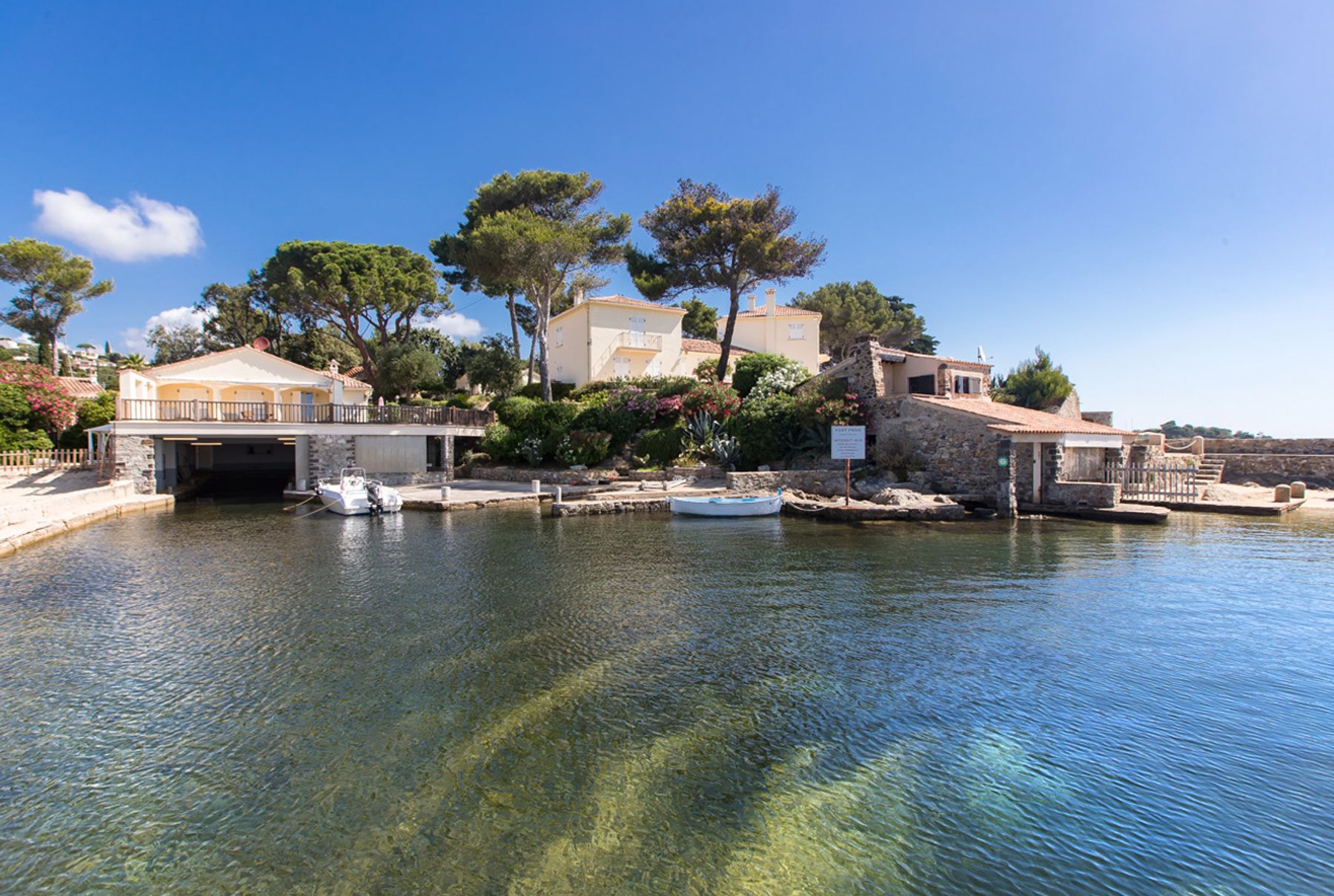 Le Bord de Mer villa photo.