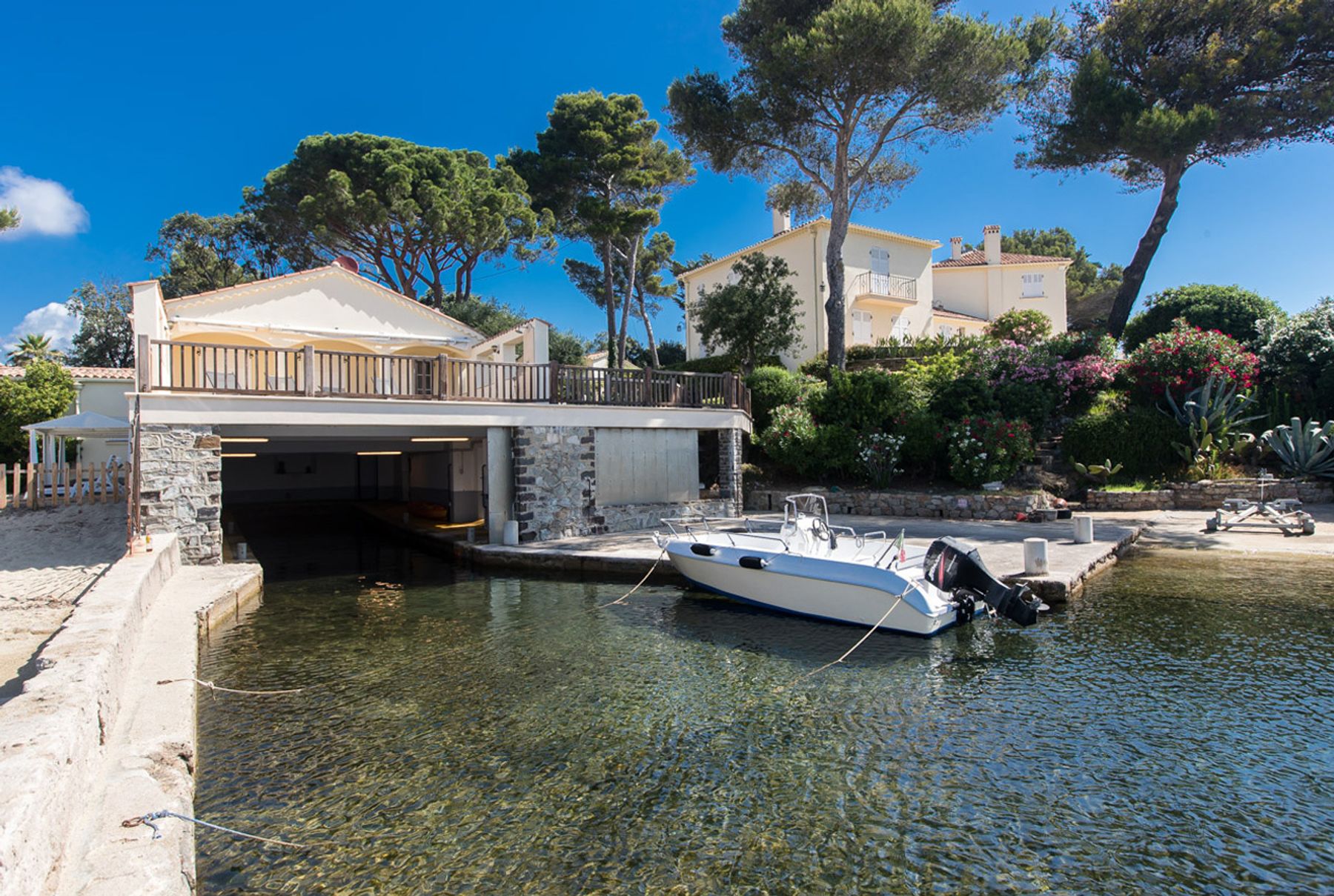 Le Bord de Mer villa photo.
