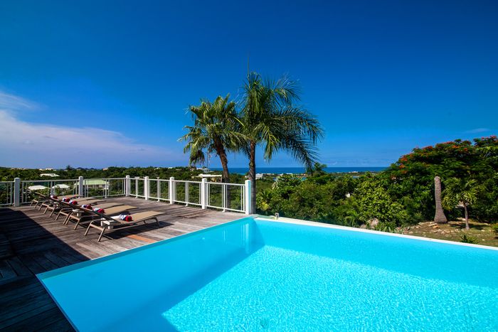 Callisto Villa is located on a hillside in Terres Basses and enjoys sunset views over Baie Longue 