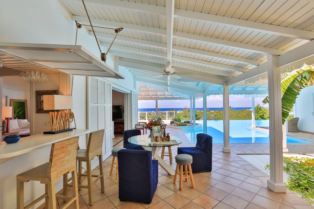 Pass-through bar and pool area cocktail able