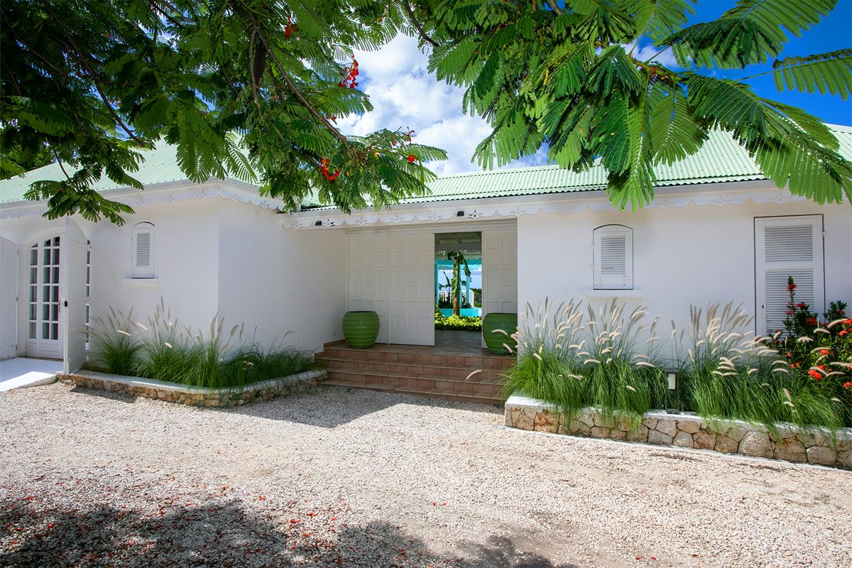 Car parking and entrance to the villa