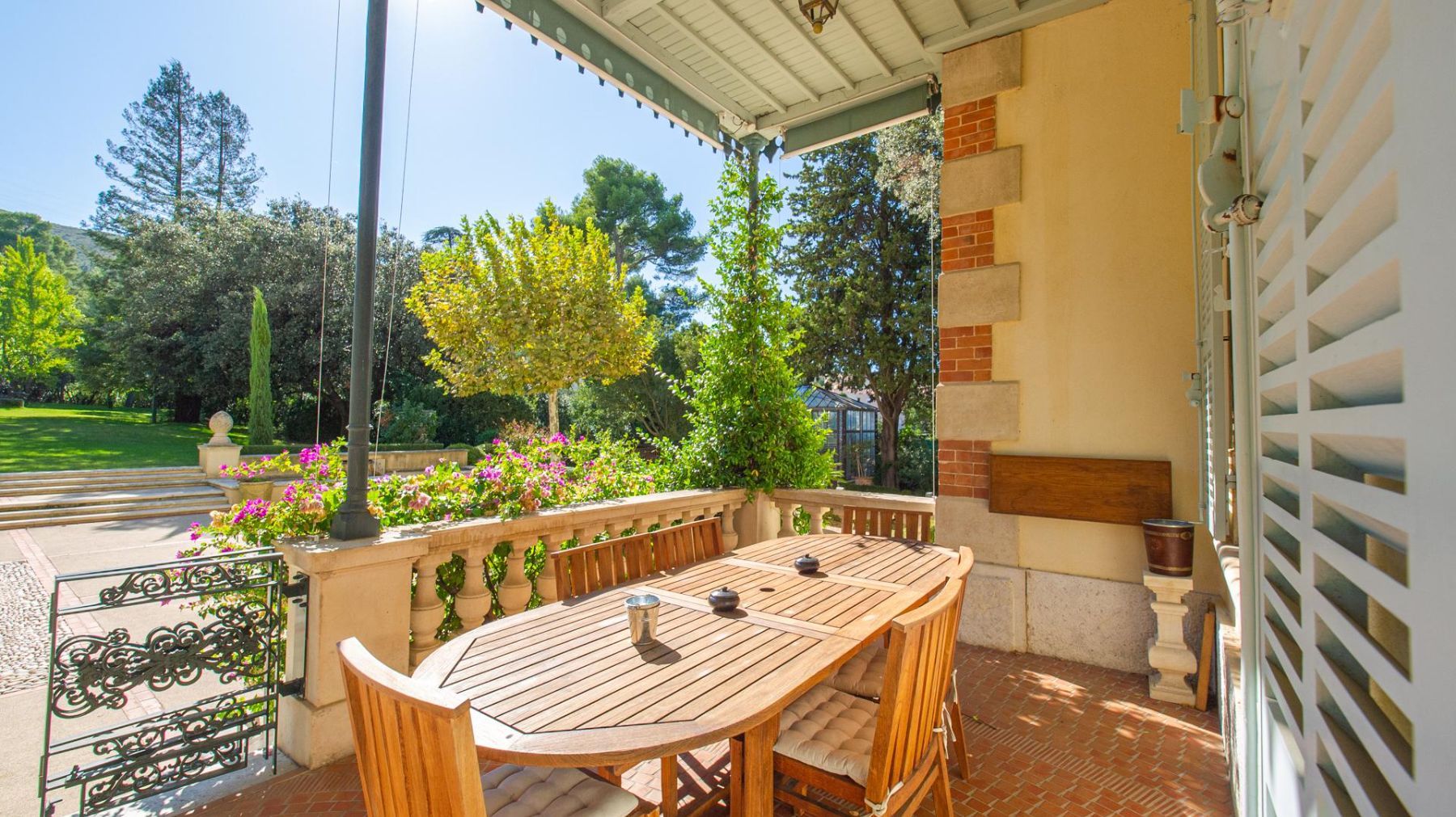 Chateau des Arts villa photo.