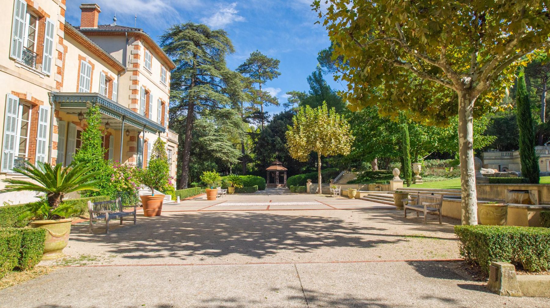 Chateau des Arts villa photo.
