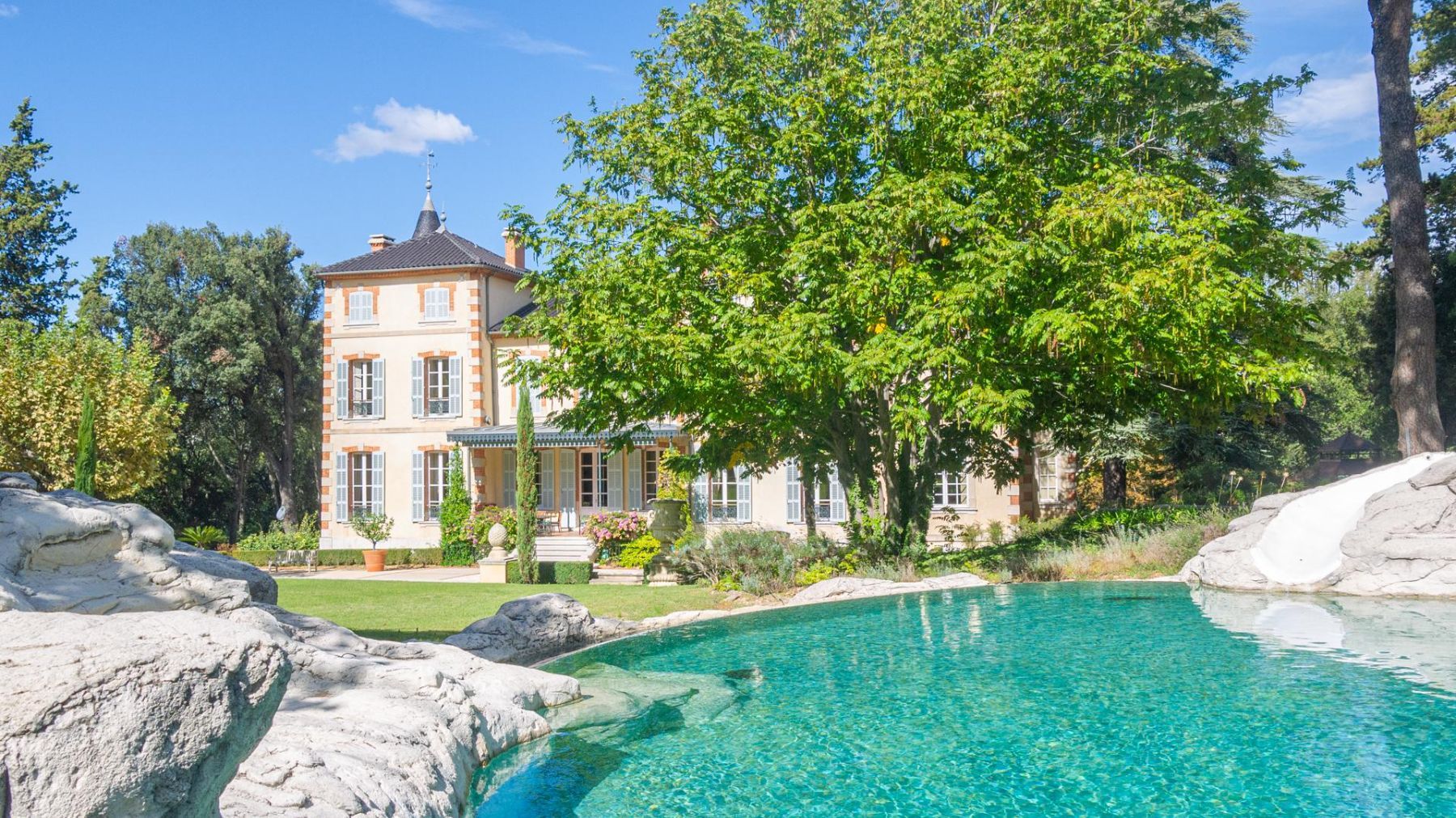 Chateau des Arts villa photo.
