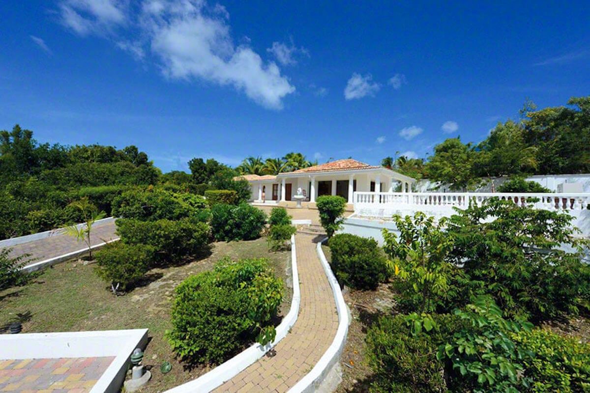 Pathway leading to the Pool Cottage from the main house