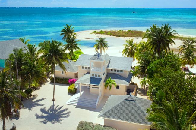 Two Rainbows is located in the Rum Point area of Grand Cayman