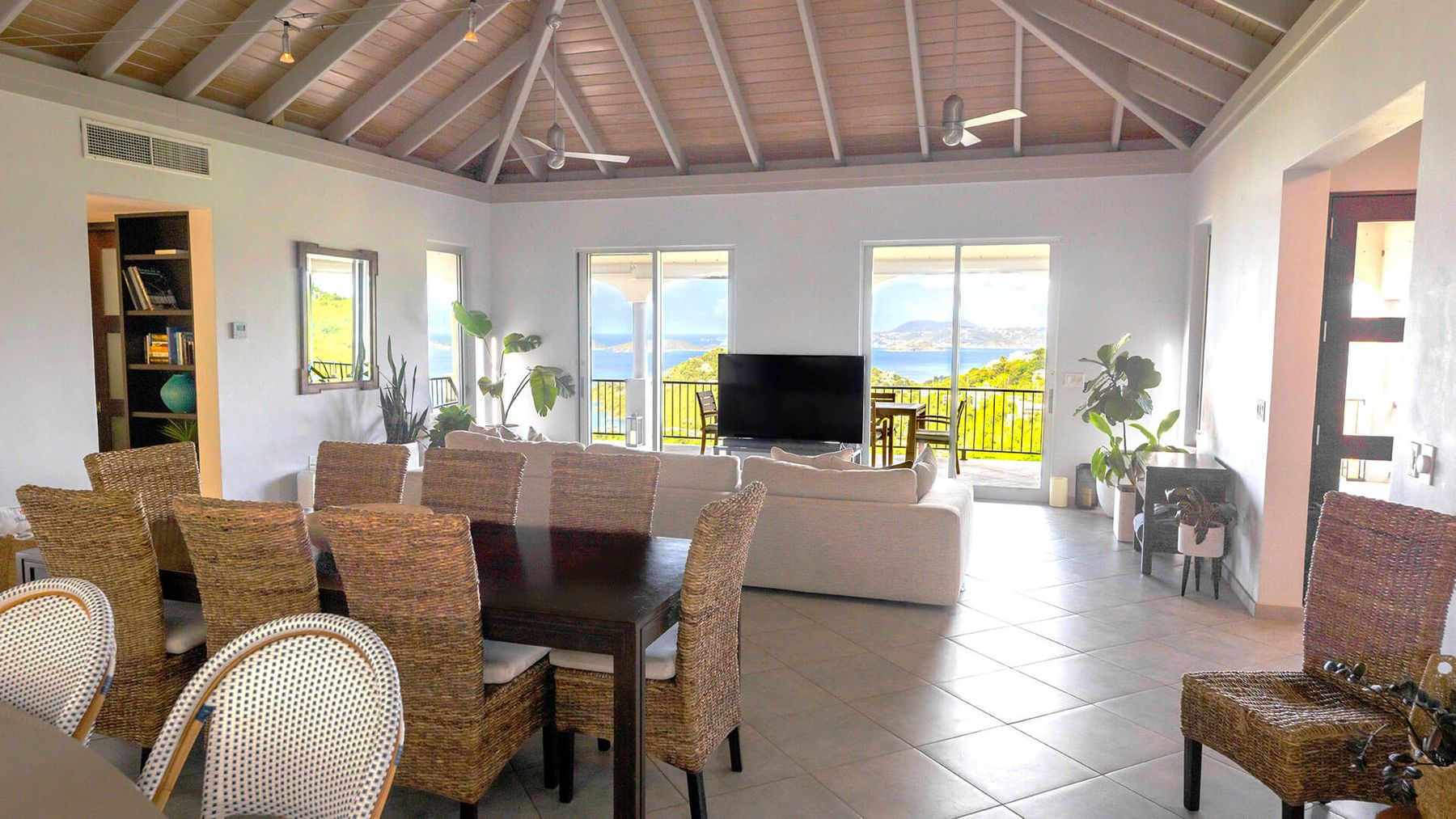 Le Rêve villa photo.