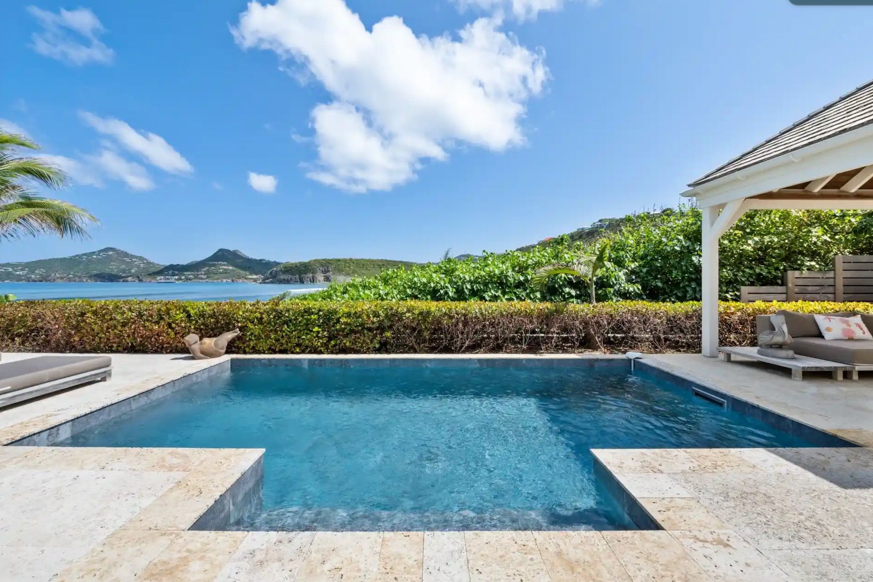 Swimming pool with views over the sea