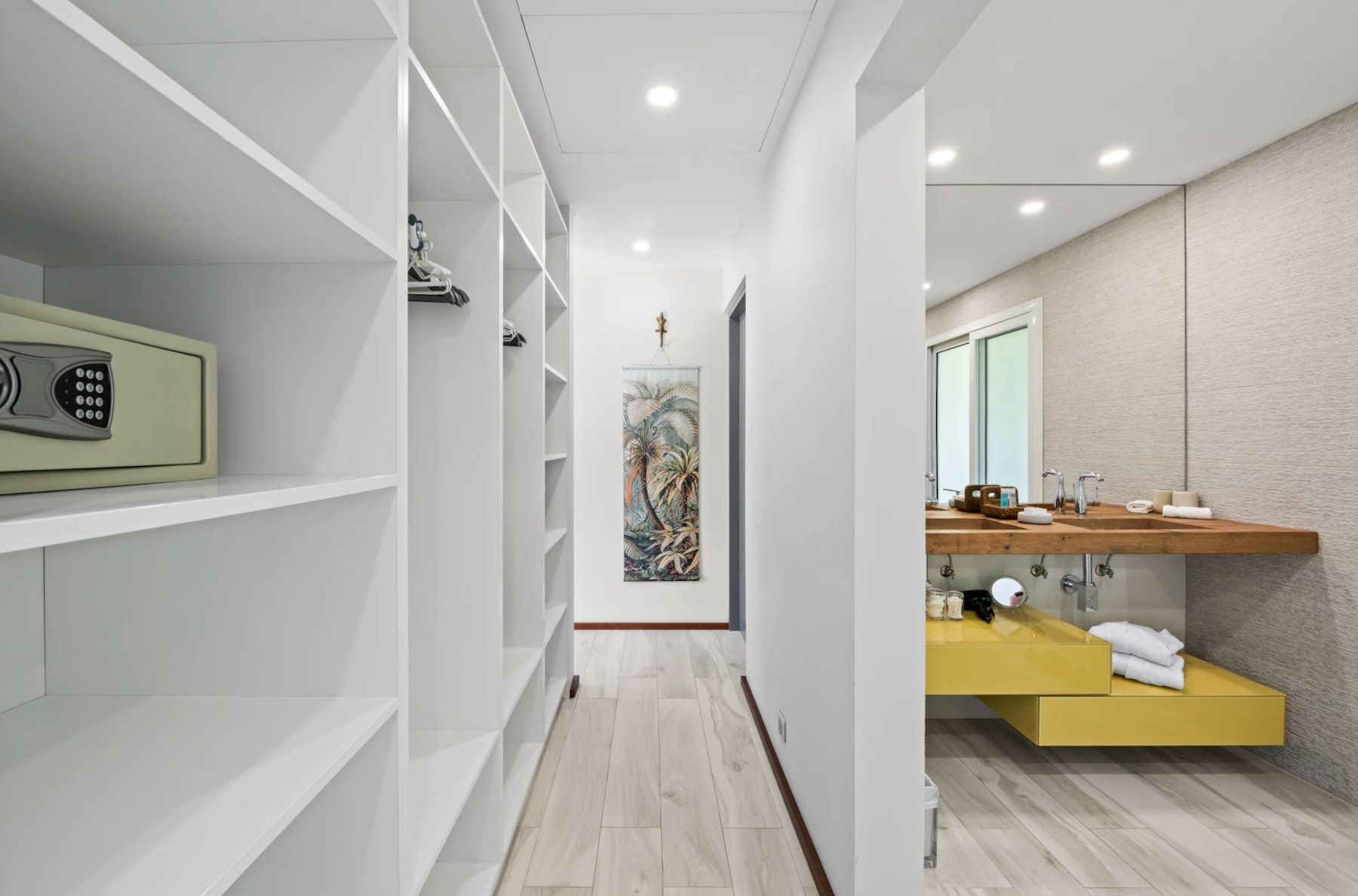 Walk in closet