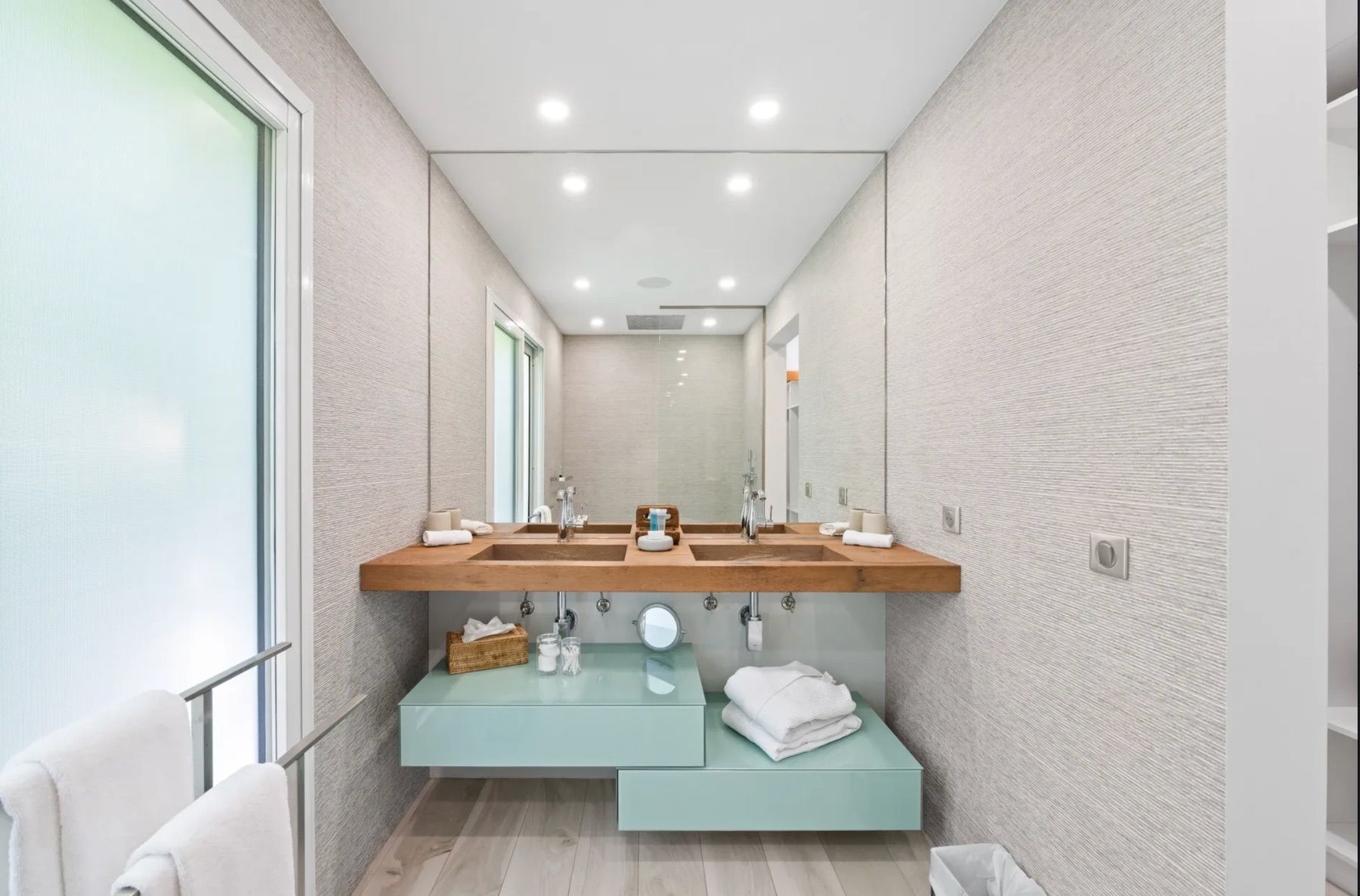 Dual Vanity