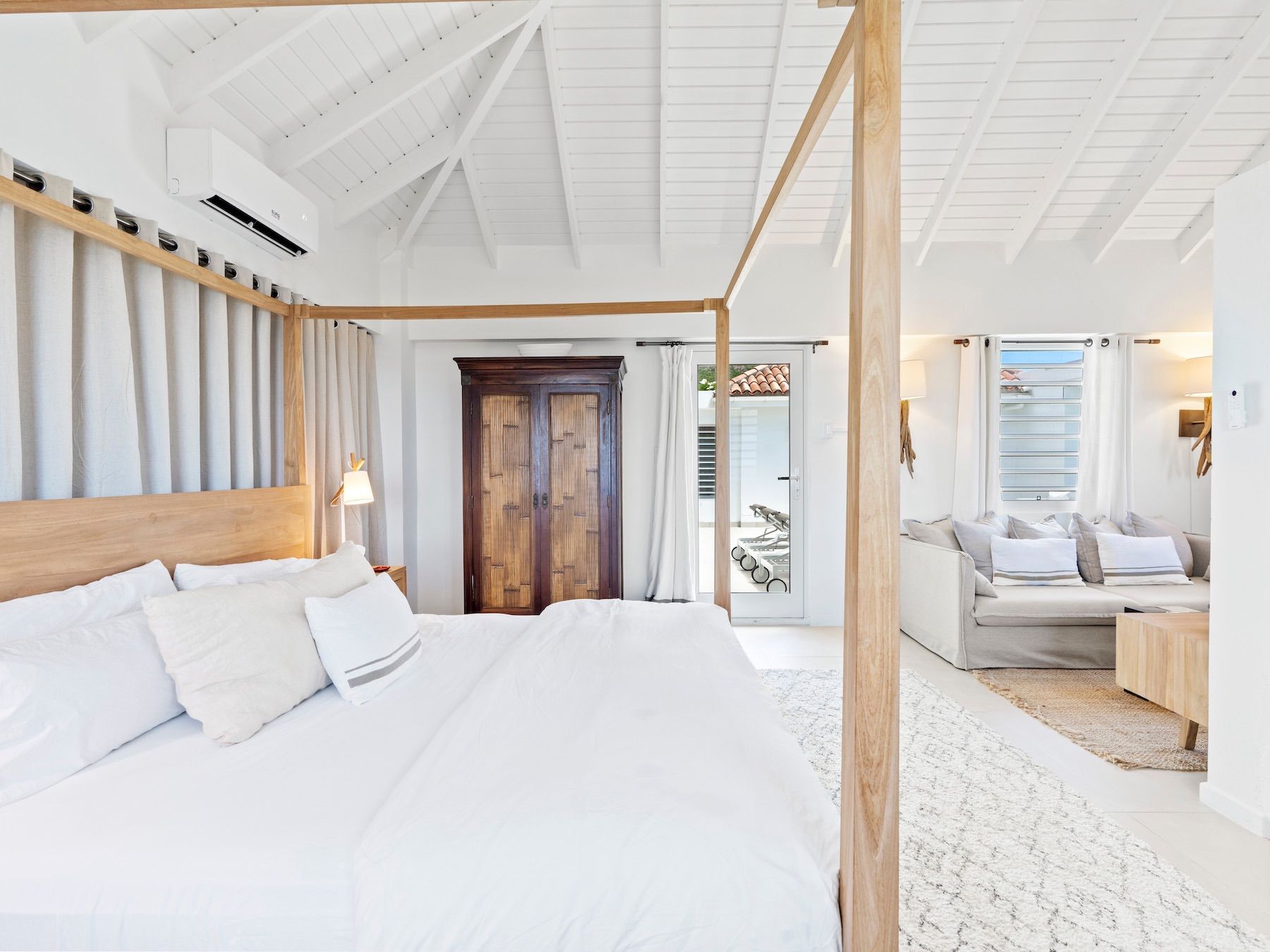 Bright Waters villa photo.
