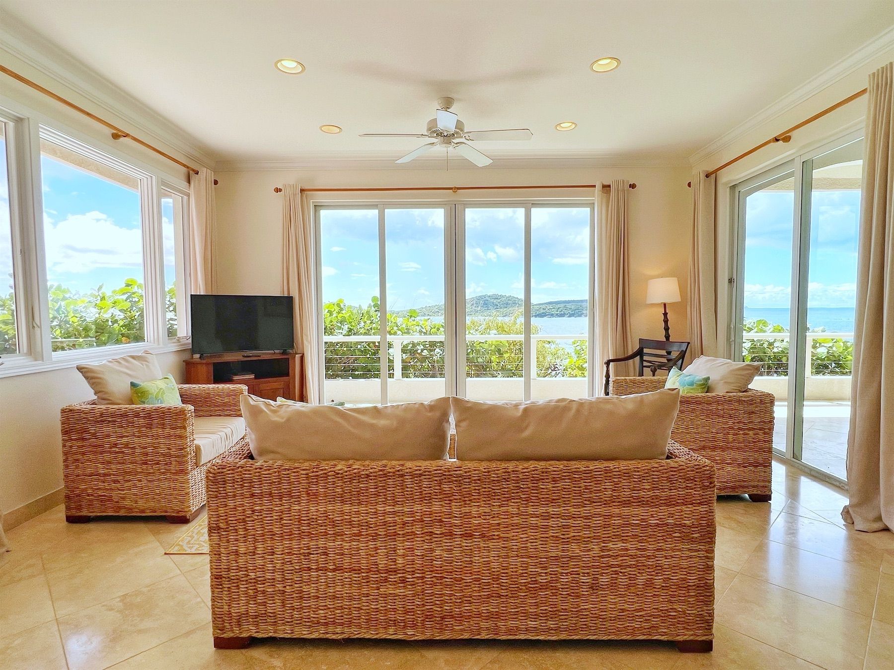 Cabrita Cliff House villa photo.