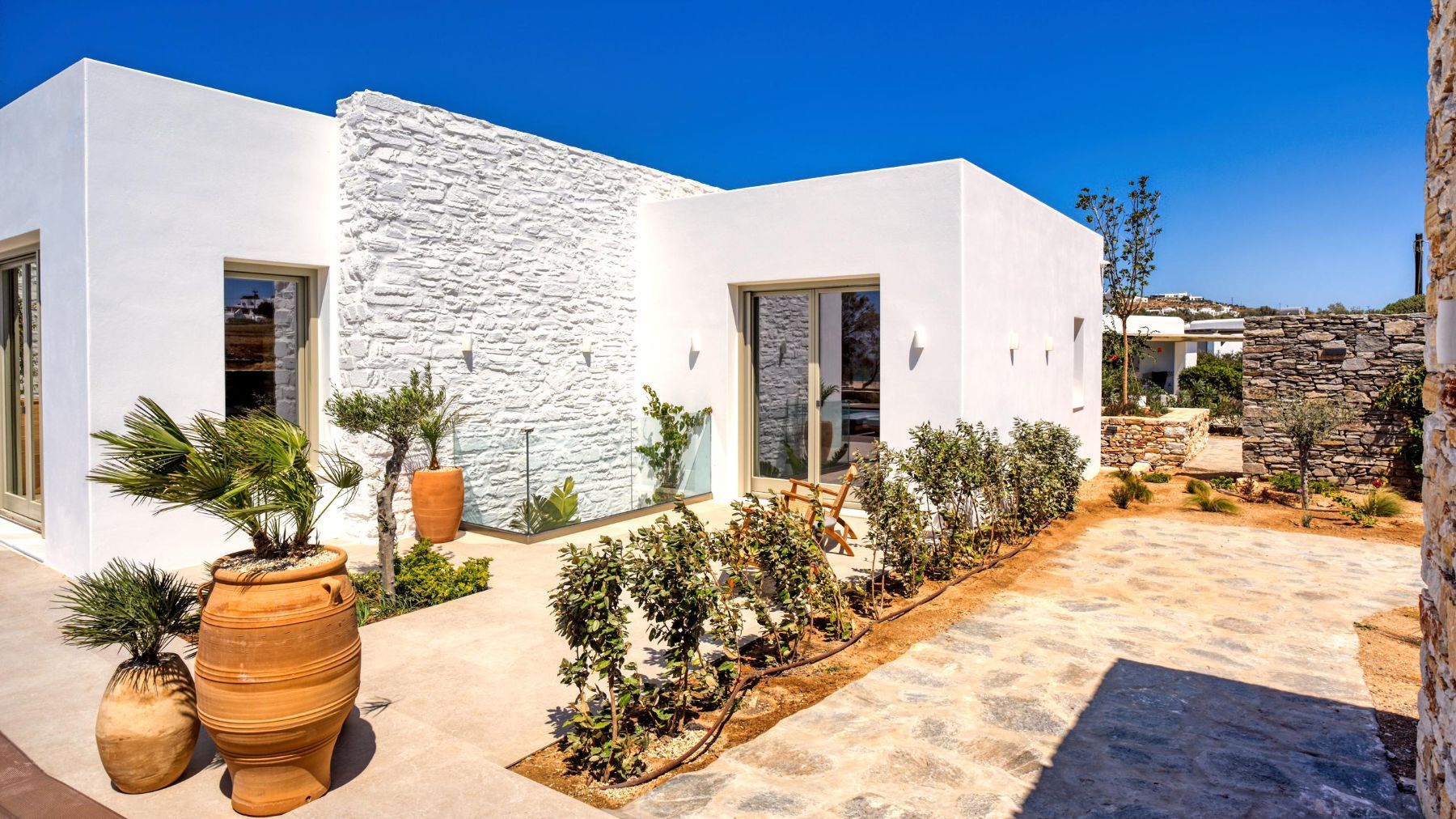 Blonde villa photo.