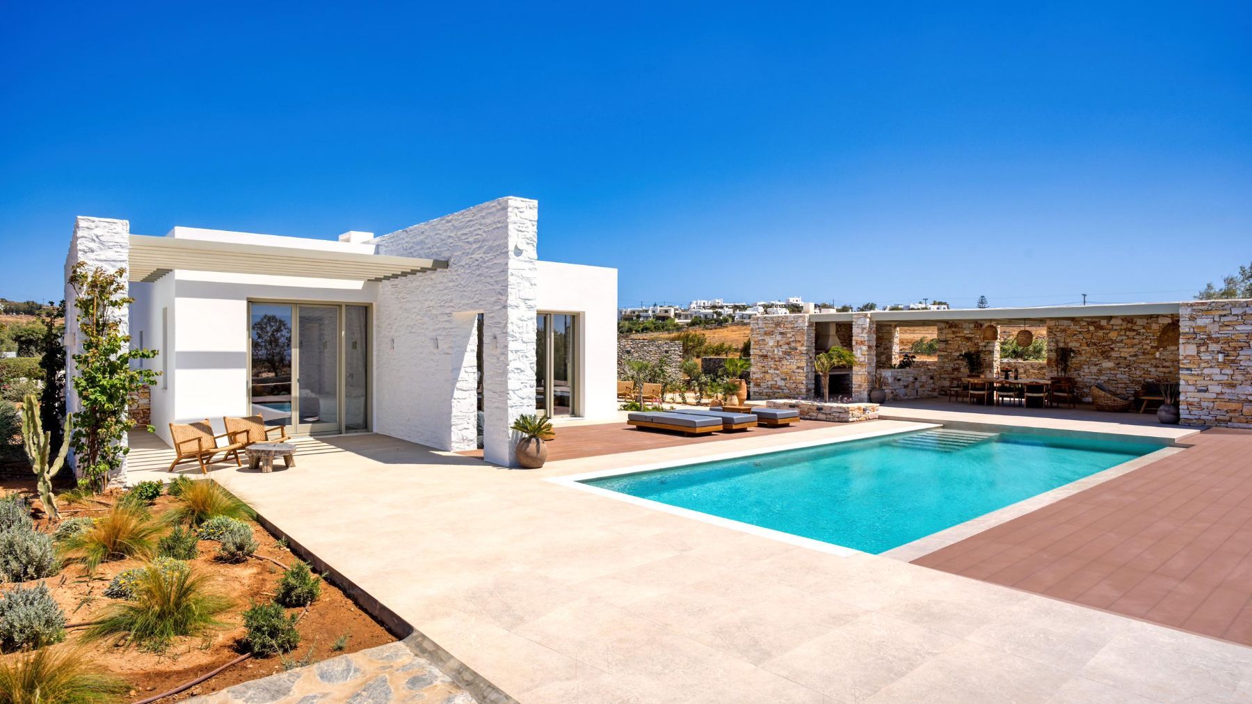 Blonde villa photo.