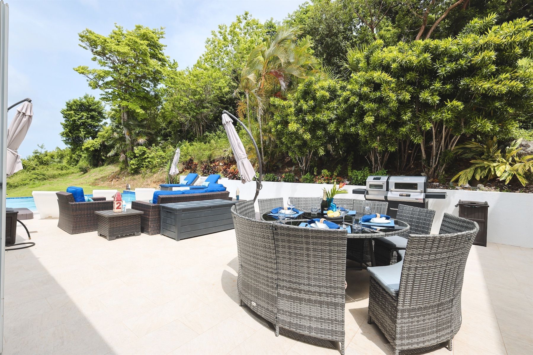 Alfresco Dining